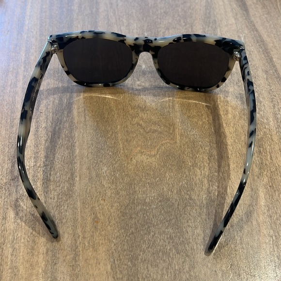 RETROSUPERFUTURE CLASSIC SUNGLASSES - DISCONTINUED COLORWAY WHITE TORTOISESHELL. - Picture 10 of 11